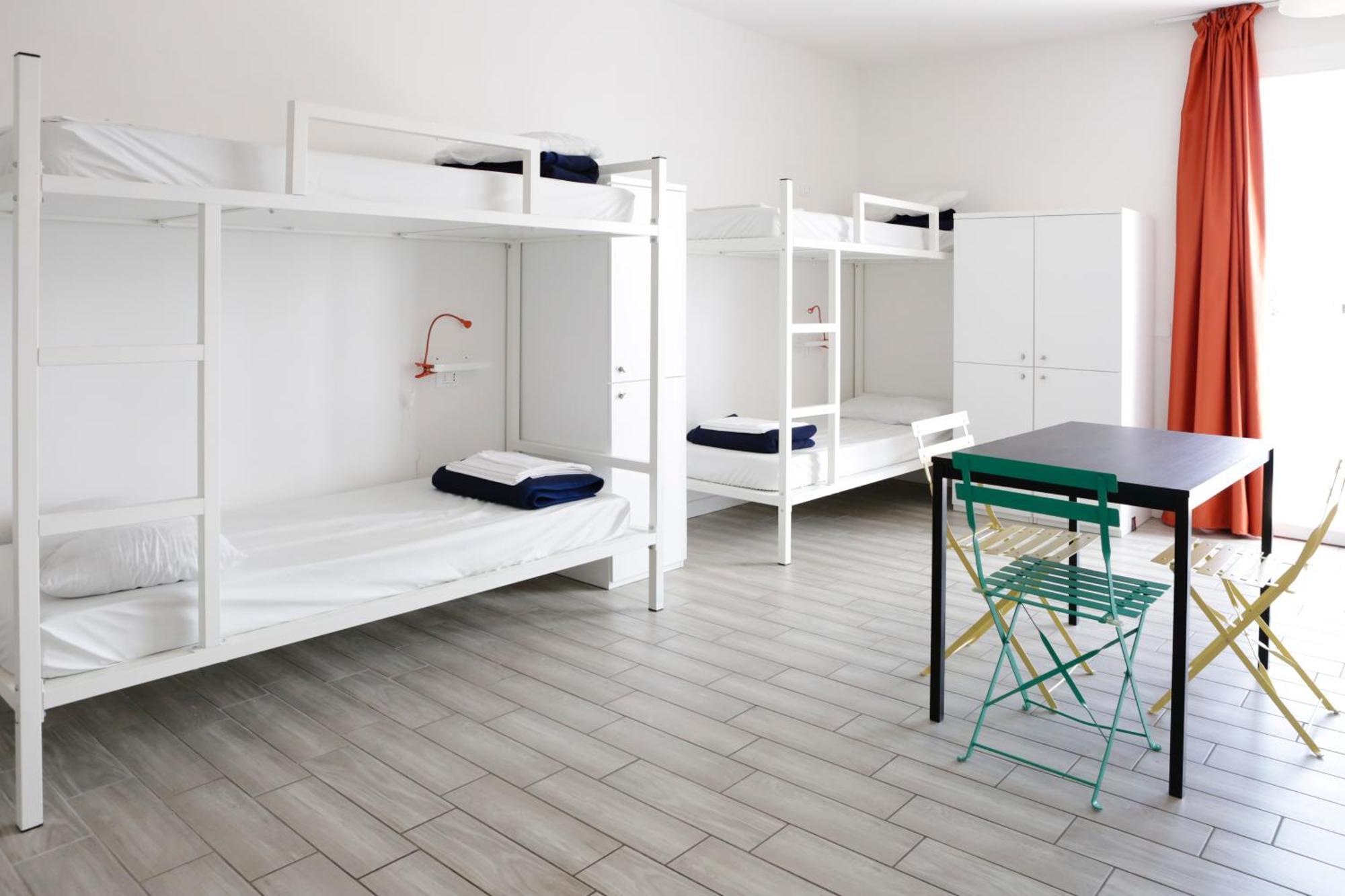 Meet Gardalake Hostel *