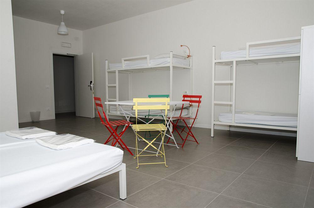 Meet Gardalake Hostel Peschiera del Garda